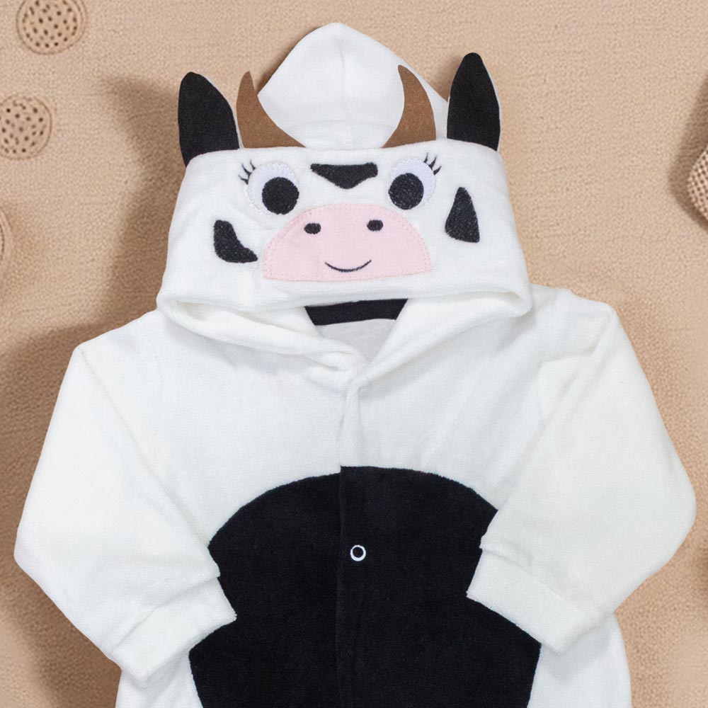Macacão Para Bebê Em Plush Com Capuz Bordado Vaquinha Creme
